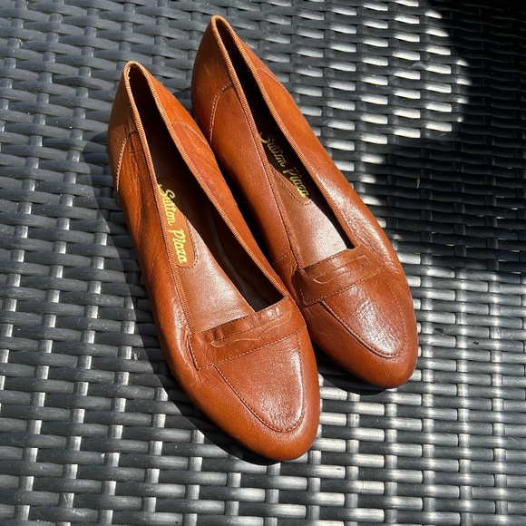 VINTAGE "Diana" Sutton Plaza Brazilian Leather Flats - Picture 1 of 3